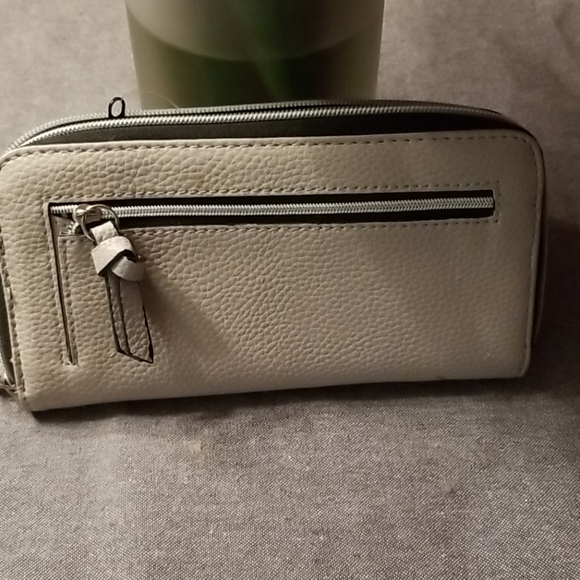 Nine West vegan leather wallet - Picture 6 of 7